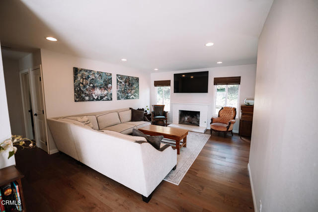 Detail Gallery Image 6 of 20 For 945 Albany Ave, Ventura,  CA 93004 - 2 Beds | 2 Baths