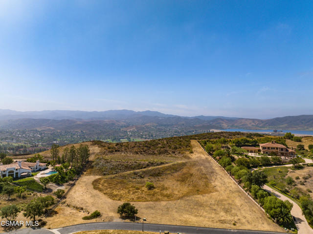 70 Presidential Drive, Simi Valley CA: https://media.crmls.org/mediaz/77aa4c44-06d1-48d5-b617-401f9b793e49.jpg