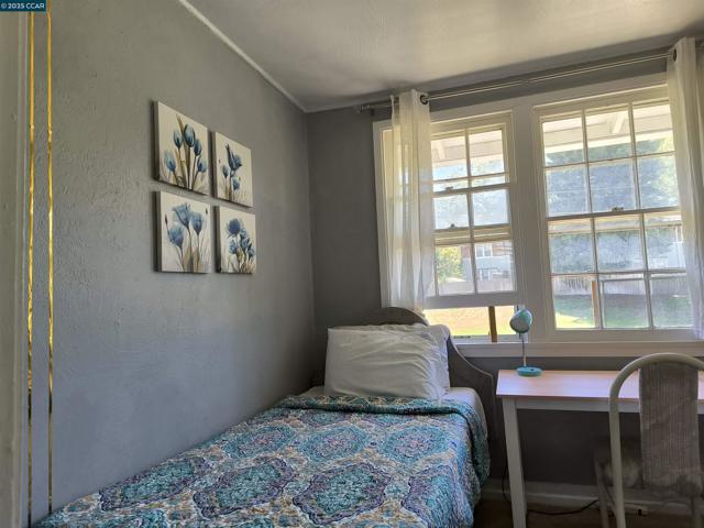 13 Werden St, Vallejo CA: https://media.crmls.org/mediaz/77aa6b07-e96f-490a-938b-c62b4b3229b0.jpg