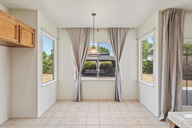 1446 Nottingham Circle, Los Banos CA: https://media.crmls.org/mediaz/77aa8c9d-f800-4c65-8998-8271bf787d70.jpg
