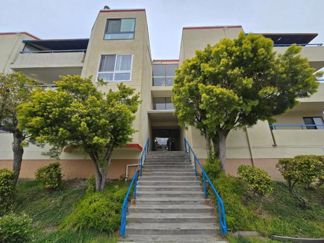 1551 Southgate Avenue, Daly City CA: https://media.crmls.org/mediaz/77aaf573-64a1-4ab4-940f-eadd7bc036fa.jpg