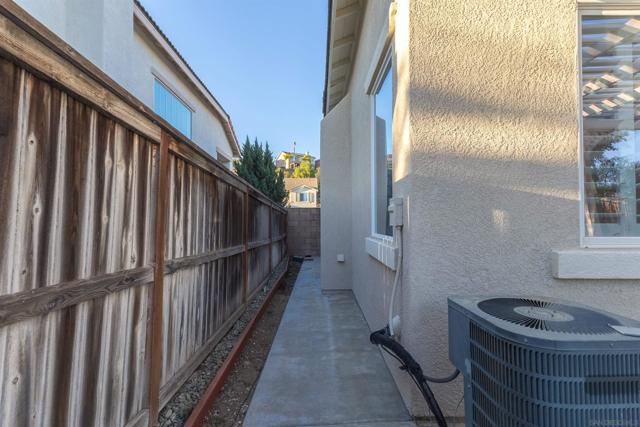 551 Dundee Ln, San Marcos CA: https://media.crmls.org/mediaz/77ab19ab-dba6-43d3-b4bb-11c32a8eb248.jpg