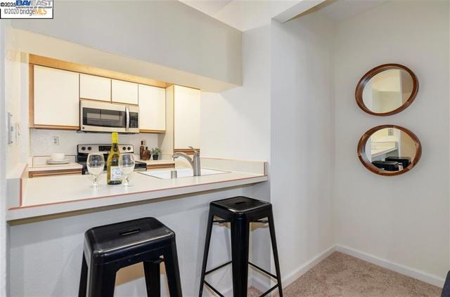 1310 Walden Rd, Walnut Creek CA: https://media.crmls.org/mediaz/77ab9d78-ec87-4087-94aa-d57779b51416.jpg