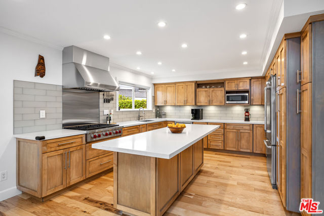 22518 Jameson Drive, Calabasas CA: https://media.crmls.org/mediaz/77abdf5e-6380-49bf-9312-f45d864fc8bf.jpg