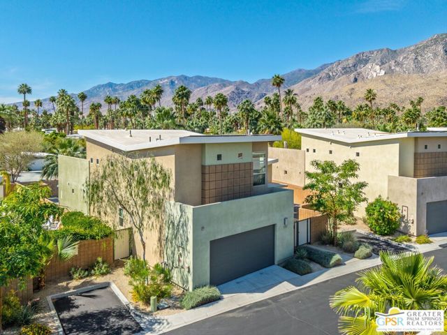 941 Oceo Circle, Palm Springs CA: https://media.crmls.org/mediaz/77acebc2-0993-4927-9d8b-c8eb66fda17f.jpg