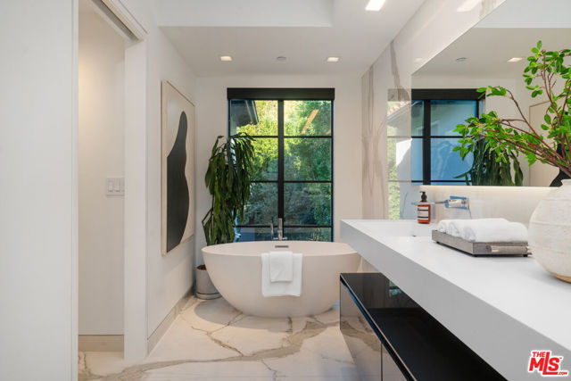 1146 Sierra Alta Way, Los Angeles CA: https://media.crmls.org/mediaz/77ad15ec-7361-4130-ac83-cadc8ef0696c.jpg