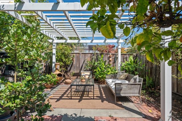 952 Amador St, Richmond CA: https://media.crmls.org/mediaz/77adfd92-d1b5-48fa-8c1e-1bcf8289d7b2.jpg