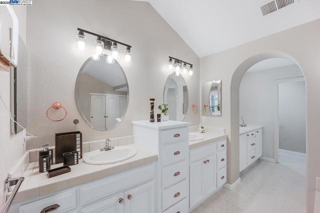 2744 Redbridge Rd, Tracy CA: https://media.crmls.org/mediaz/77ae8365-c3a2-4922-895c-497a81f95108.jpg