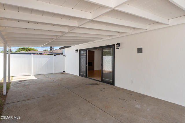 9800 Geyser Avenue, Northridge CA: https://media.crmls.org/mediaz/77aeda8f-6452-4693-822e-a1c62f8bc6b4.jpg