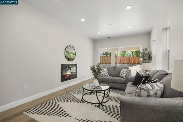 208 Valley View Pl, El Sobrante CA: https://media.crmls.org/mediaz/77af1d68-5114-480a-ae84-61bd1f88aeda.jpg