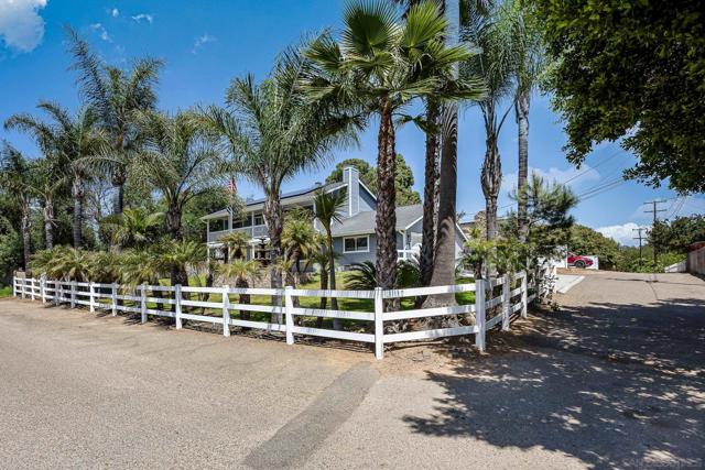 235 Loma Vista Pl, El Cajon CA: https://media.crmls.org/mediaz/77af3f7f-eb72-4b9e-84aa-4f6c608475bc.jpg