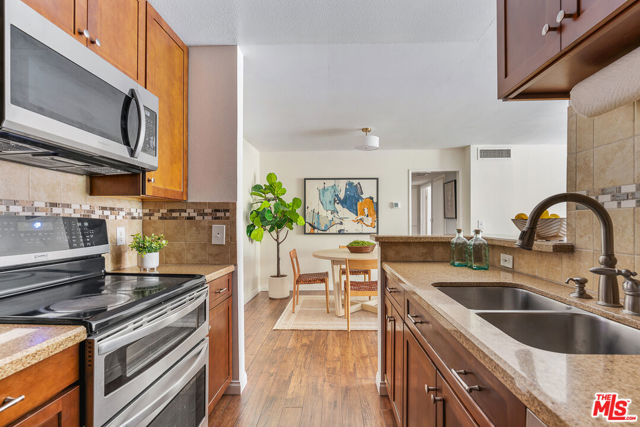 3961 Via Marisol, Los Angeles CA: https://media.crmls.org/mediaz/77affe44-b317-485e-9c0b-8707d3d3e875.jpg