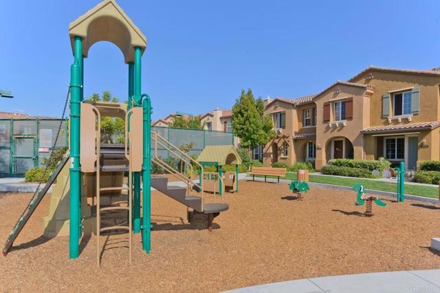 13020 La Porta Point, San Diego CA: https://media.crmls.org/mediaz/77b01a1d-7bd7-4492-8128-1542d8dcfc2d.jpg