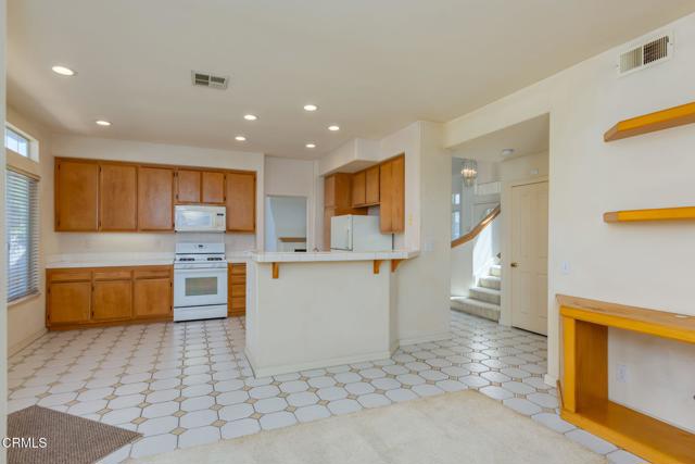 1062 Meadowlark Drive, Fillmore CA: https://media.crmls.org/mediaz/77b05952-231a-40da-99cf-63a2a5985749.jpg