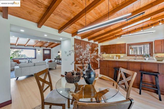 6815 Paso Robles Dr, Oakland CA: https://media.crmls.org/mediaz/77b0d641-97ce-4544-b255-db1548bb698c.jpg