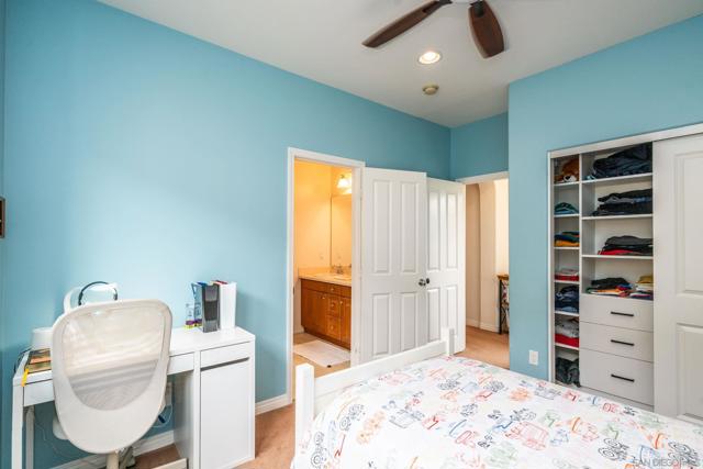 5621 Shasta Daisy Trl, San Diego CA: https://media.crmls.org/mediaz/77b10b61-5bc2-4d55-857c-129a795ab5f6.jpg