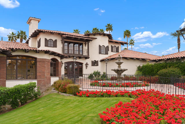 179 Las Lomas, Palm Desert CA: https://media.crmls.org/mediaz/77b1e7ed-a559-49d5-9972-b93ca931fdcf.jpg