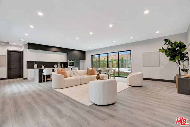 19513 Cantara Street, Reseda CA: https://media.crmls.org/mediaz/77b2194b-1613-4abc-8db0-375ef1b50915.jpg