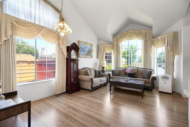 Image 3 of 35 For 18606 Galton Ln