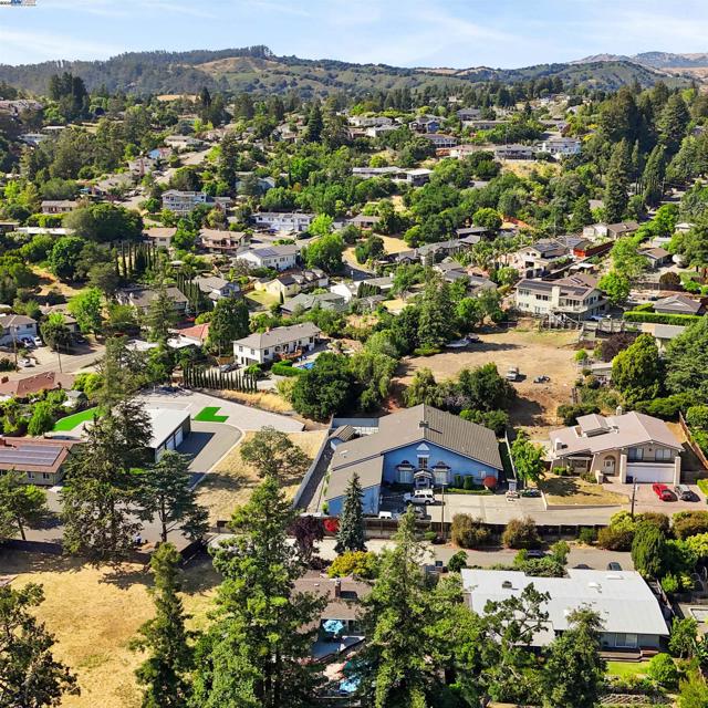 18767 Lamson Rd, Castro Valley CA: https://media.crmls.org/mediaz/77b27e65-9239-4c03-8cb3-085a9adc3202.jpg
