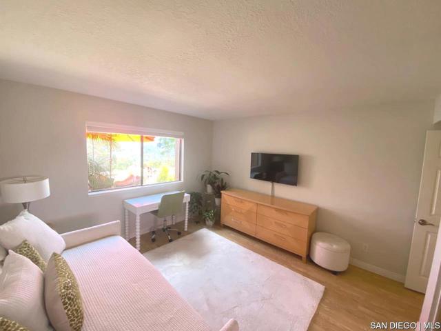 108 S Kihridge LN, Encinitas CA: https://media.crmls.org/mediaz/77b29100-fe03-4254-9328-75ab49be50e5.jpg