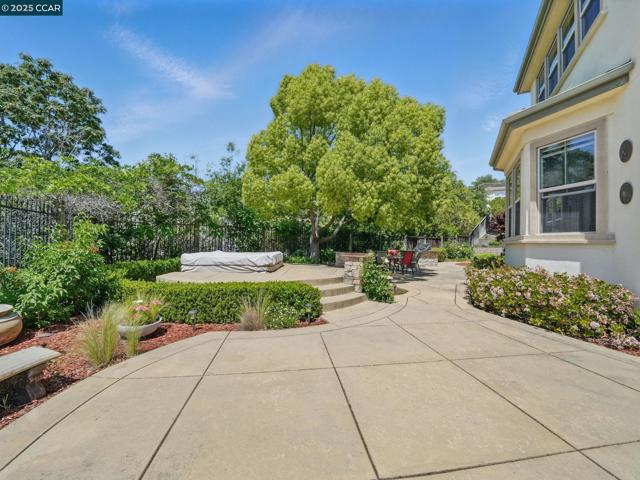 135 Diablo Ranch Ct, Danville CA: https://media.crmls.org/mediaz/77b3202d-259c-4477-8926-6a5560967780.jpg