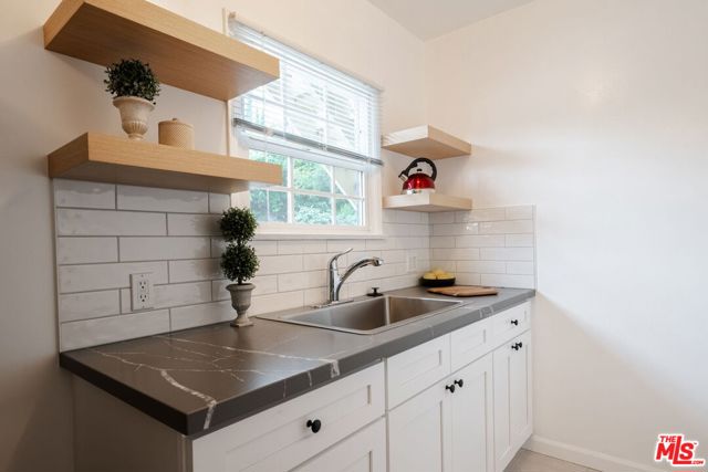 823 Highland Avenue, Glendale CA: https://media.crmls.org/mediaz/77b43ed2-20ba-4eb9-a933-dca659488f18.jpg