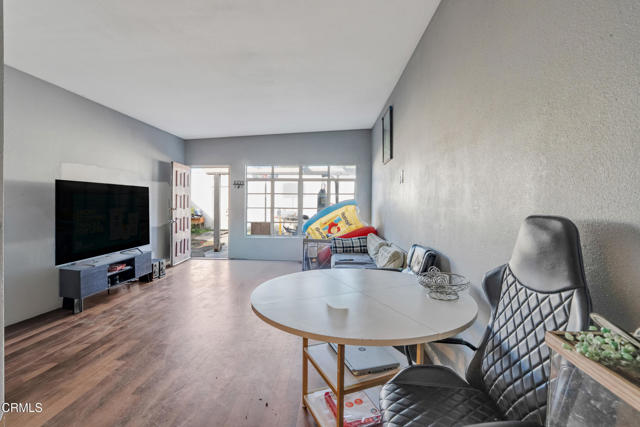 2941 W Hemlock Street, Oxnard CA: https://media.crmls.org/mediaz/77b4afb6-6c57-4e59-8c2c-a451b0f6b00c.jpg