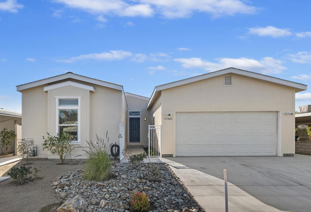 73363 Desert Greens Dr N, Palm Desert CA: https://media.crmls.org/mediaz/77b4c13a-5c4e-475a-a350-1e835e398e46.jpg