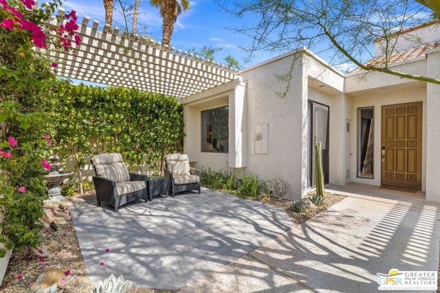 747 Inverness Drive, Rancho Mirage CA: https://media.crmls.org/mediaz/77b4e2da-04c8-4ee6-a6f1-9047c7c2b92b.jpg