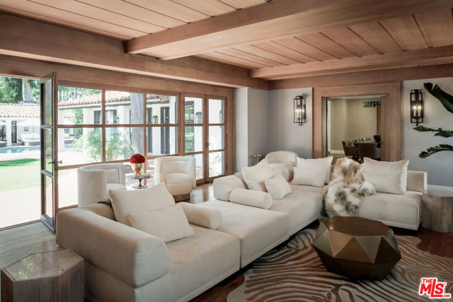 18625 Wells Drive, Tarzana CA: https://media.crmls.org/mediaz/77b5852e-1faa-42ac-9c6f-2359dbab6930.jpg