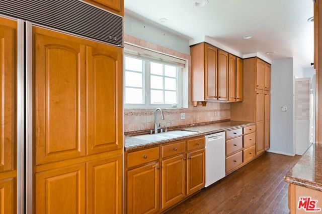 1541 Cardiff Avenue, Los Angeles CA: https://media.crmls.org/mediaz/77b59b44-a538-438b-a1e7-8f17d7356c41.jpg