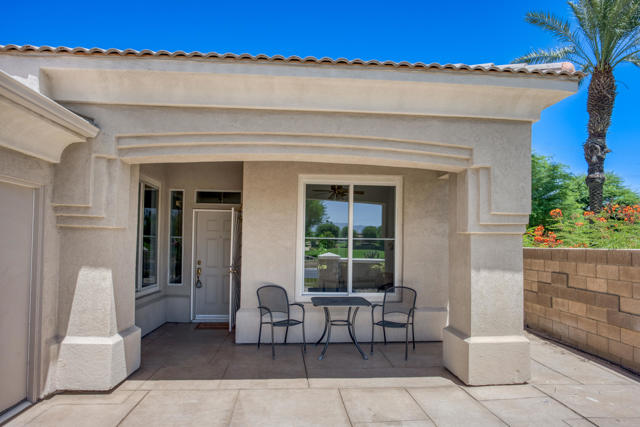 44010 Royal Troon Drive Drive, Indio CA: https://media.crmls.org/mediaz/77b5aef1-2159-46d6-832d-eedadaf660e2.jpg