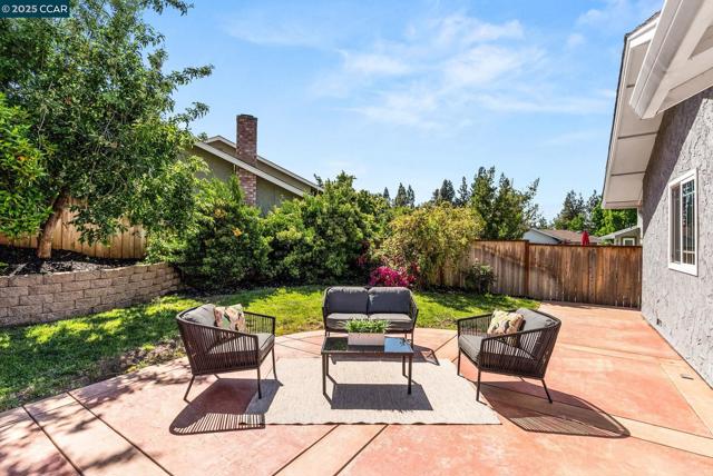 1925 Burnside Ct, Concord CA: https://media.crmls.org/mediaz/77b5c4b1-c306-4a96-9da1-092801eb4115.jpg