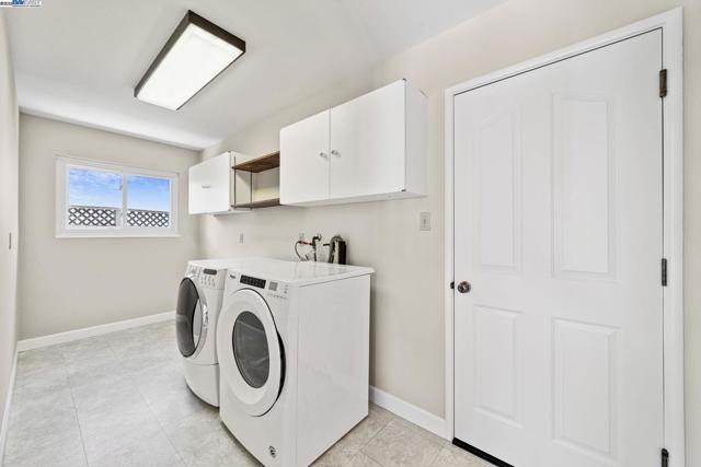 2082 Boxwood Way, Fremont CA: https://media.crmls.org/mediaz/77b65613-cf39-4403-86e9-2036f613e94f.jpg