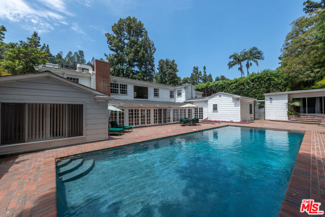 1148 COLDWATER CANYON Drive, Beverly Hills CA: https://media.crmls.org/mediaz/77b668e1-dba2-41f0-b14f-3b86beb4b141.jpg