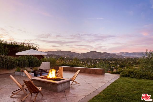 23699 Sandalwood Street, West Hills CA: https://media.crmls.org/mediaz/77b67d6d-bd18-4295-bf2c-1beded5eb3a7.jpg