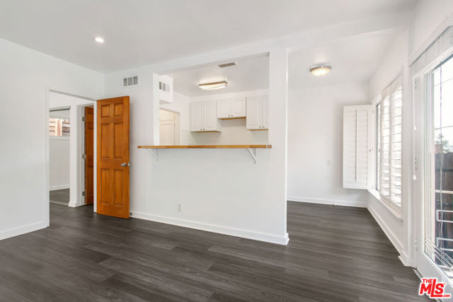 6915 Paseo Del Serra, Los Angeles CA: https://media.crmls.org/mediaz/77b68108-f177-44c4-8af7-c904f2d751c1.jpg