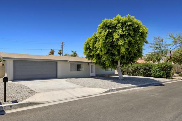 73765 Catalina Way, Palm Desert CA: https://media.crmls.org/mediaz/77b6938e-d0d2-4d3f-b51e-0adb1b95cdea.jpg