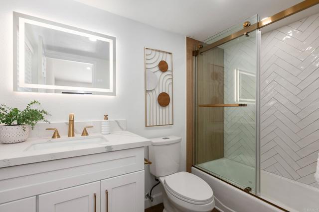 2512 Santa Ana Ave, Costa Mesa CA: https://media.crmls.org/mediaz/77b6caf2-f976-4bd4-8078-f92438ac5929.jpg