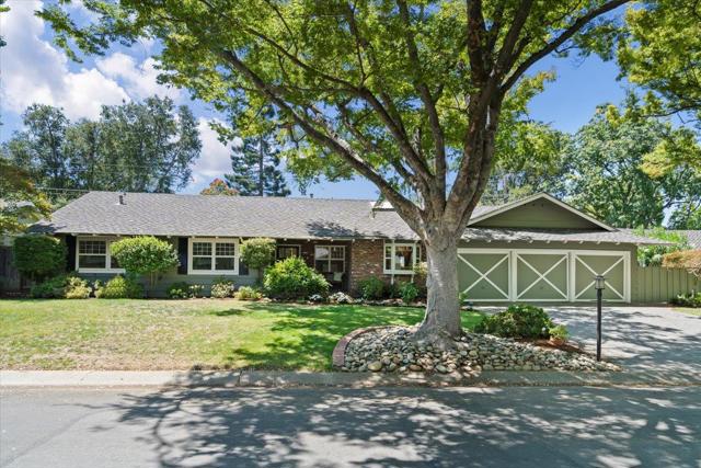 688 Kingswood Way, Los Altos CA: https://media.crmls.org/mediaz/77b73f8a-bd9d-4449-8789-34bbfbc67528.jpg