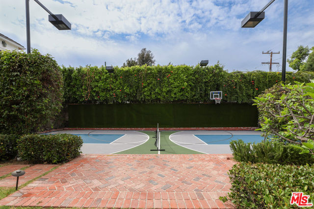 628 N Elm Drive, Beverly Hills CA: https://media.crmls.org/mediaz/77b7f1d4-6788-4f75-84af-33b5eebc4cb4.jpg
