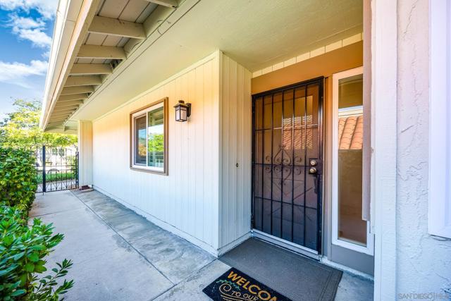 4225 Dusk Ln, Oceanside CA: https://media.crmls.org/mediaz/77b81c54-7c7b-4d84-8d22-c810df7de264.jpg