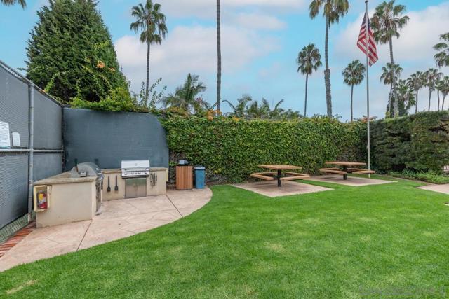 8263 Camino Del Oro, La Jolla CA: https://media.crmls.org/mediaz/77b836dc-4691-4606-8008-91dc5dd59589.jpg