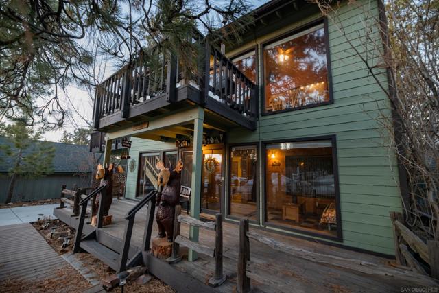 39470 Lake Dr, Big Bear CA: https://media.crmls.org/mediaz/77b844ac-7524-4bd9-9e83-f11b16916a9b.jpg