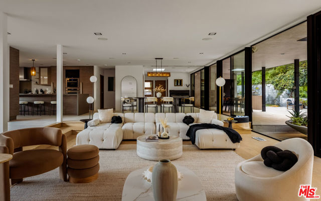 9991 Liebe Drive, Beverly Hills CA: https://media.crmls.org/mediaz/77b860a9-34ef-432b-926c-438e5e72986d.jpg