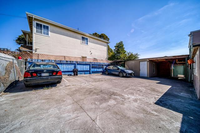 2520 E 24th Street, Oakland CA: https://media.crmls.org/mediaz/77b8c61c-ff12-44bb-b2ad-e144411602a8.jpg