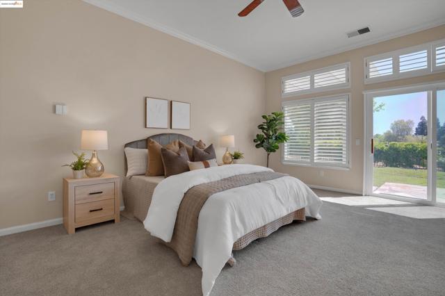 540 Central Park Pl, Brentwood CA: https://media.crmls.org/mediaz/77b9c29c-1ed4-43e8-a40b-591059e6ae61.jpg
