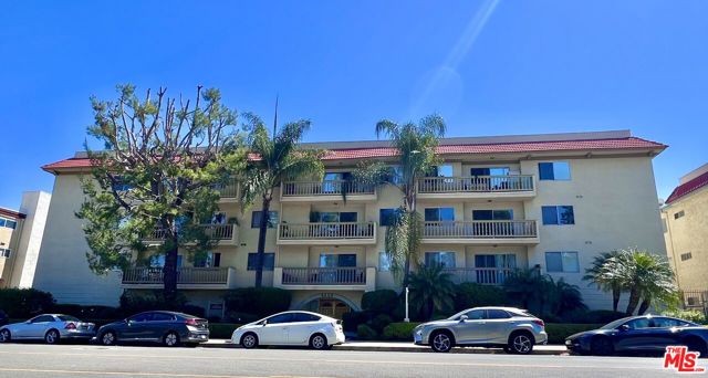 5400 Lindley Avenue, Encino CA: https://media.crmls.org/mediaz/77ba06b4-ff59-4dce-8ec9-bc0bedbdb6bc.jpg