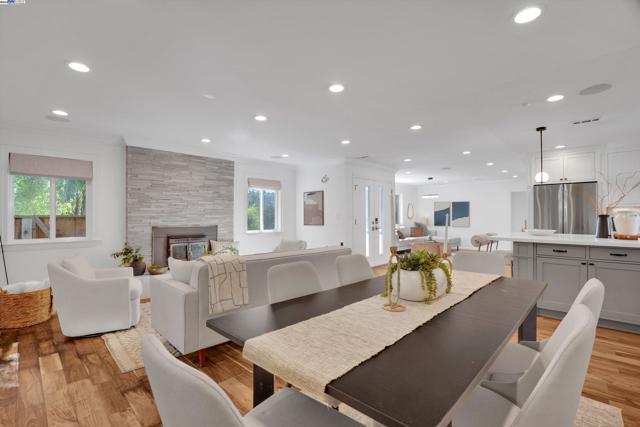 3 Dale Ct, Lafayette CA: https://media.crmls.org/mediaz/77ba68fd-302c-4ab8-902c-b2b515ad2da7.jpg